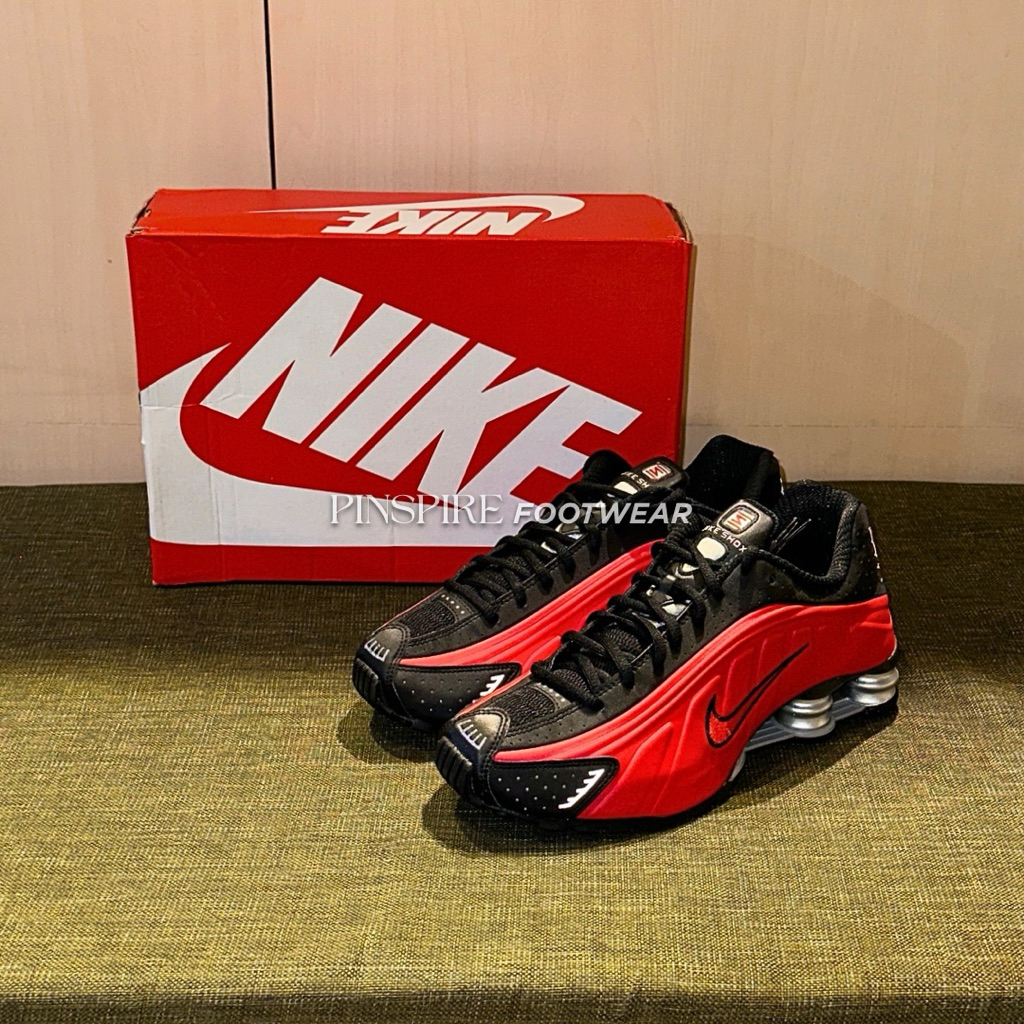 NIKE SHOX R4 UNIVERSITY RED BLACK METALIC SILVER - SEPATU SNEAKERS PRIA