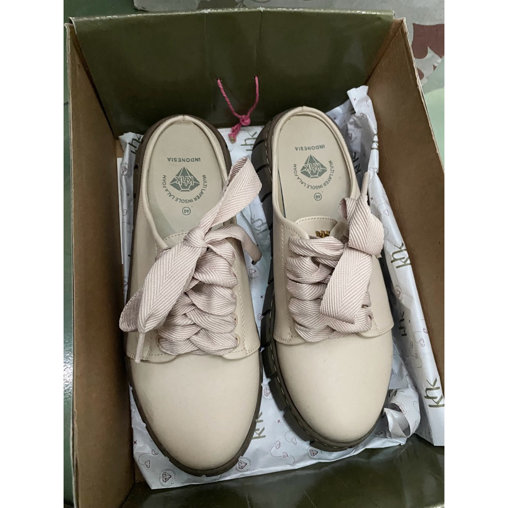 Preloved KHK by Khakikakiku Sepatu Slip-On cream