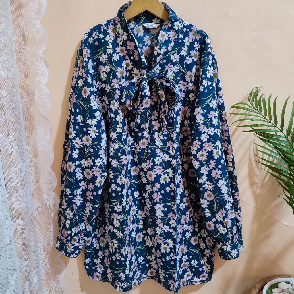 Expand Atasan Wanita Preloved