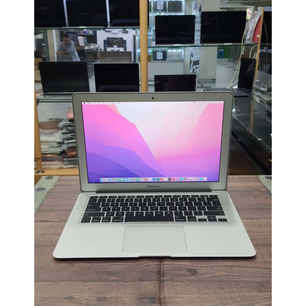 MacBook Air 13 Inch 2015 Intel Core i5 1,6GHZ RAM 8GB SSD 128GB Mulus