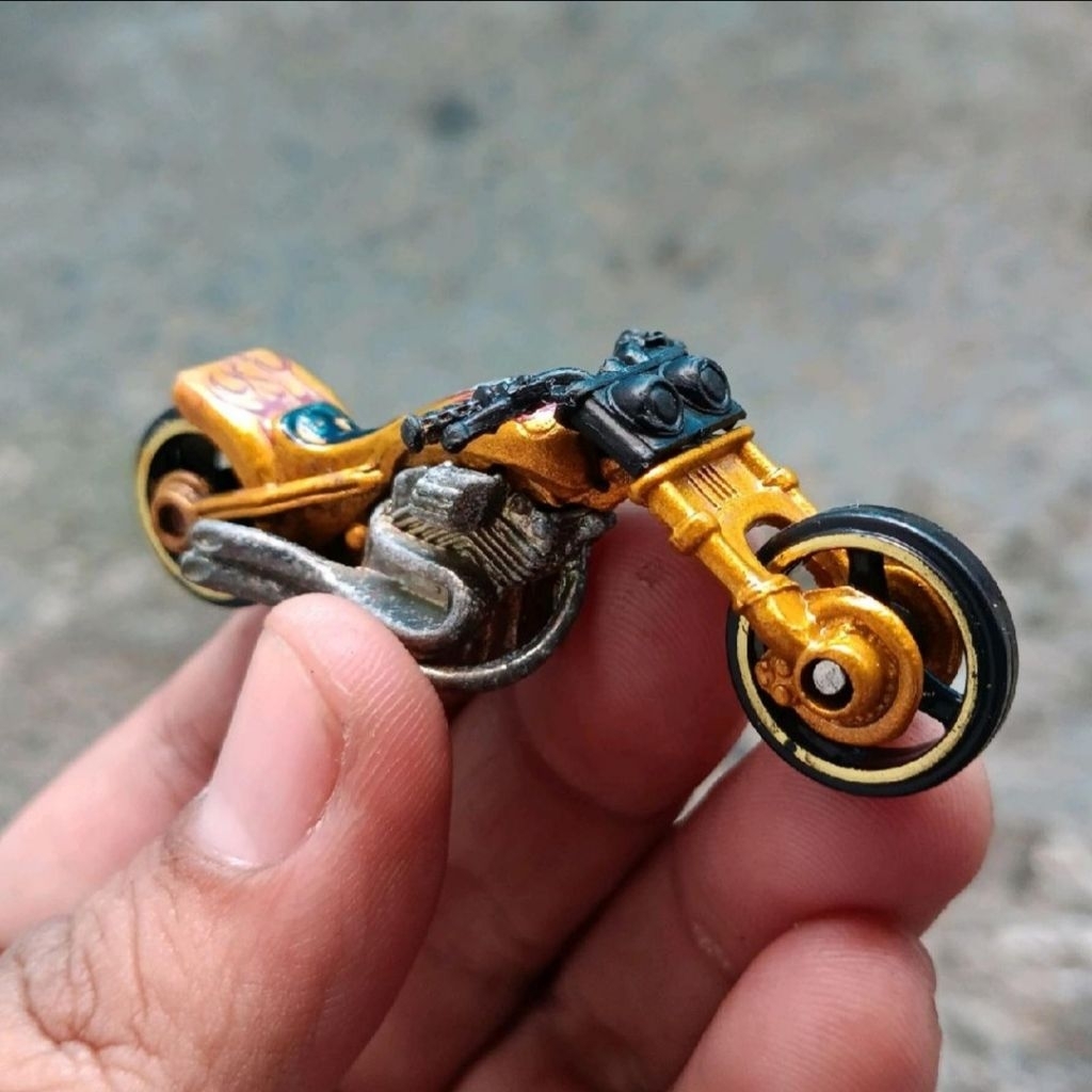 Diecast motor Hot Wheels Blast Lane mirip motor Harley Davidson