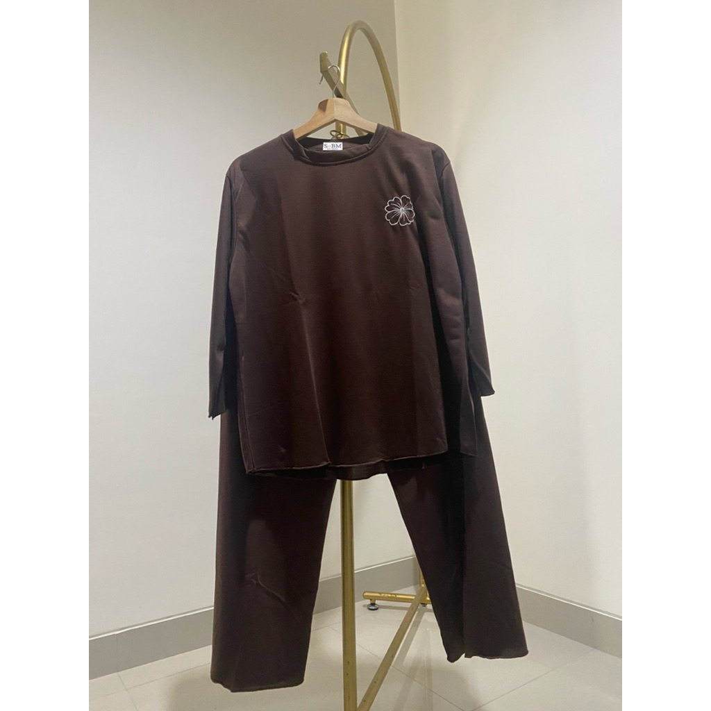 Preloved Setelan Lengan Panjang Mahogani – Baju & Celana Santai Wanita