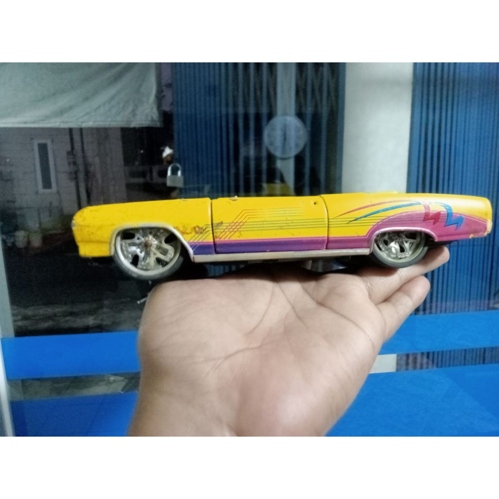 mobil diescast chevele skala 1:24 1965 saica