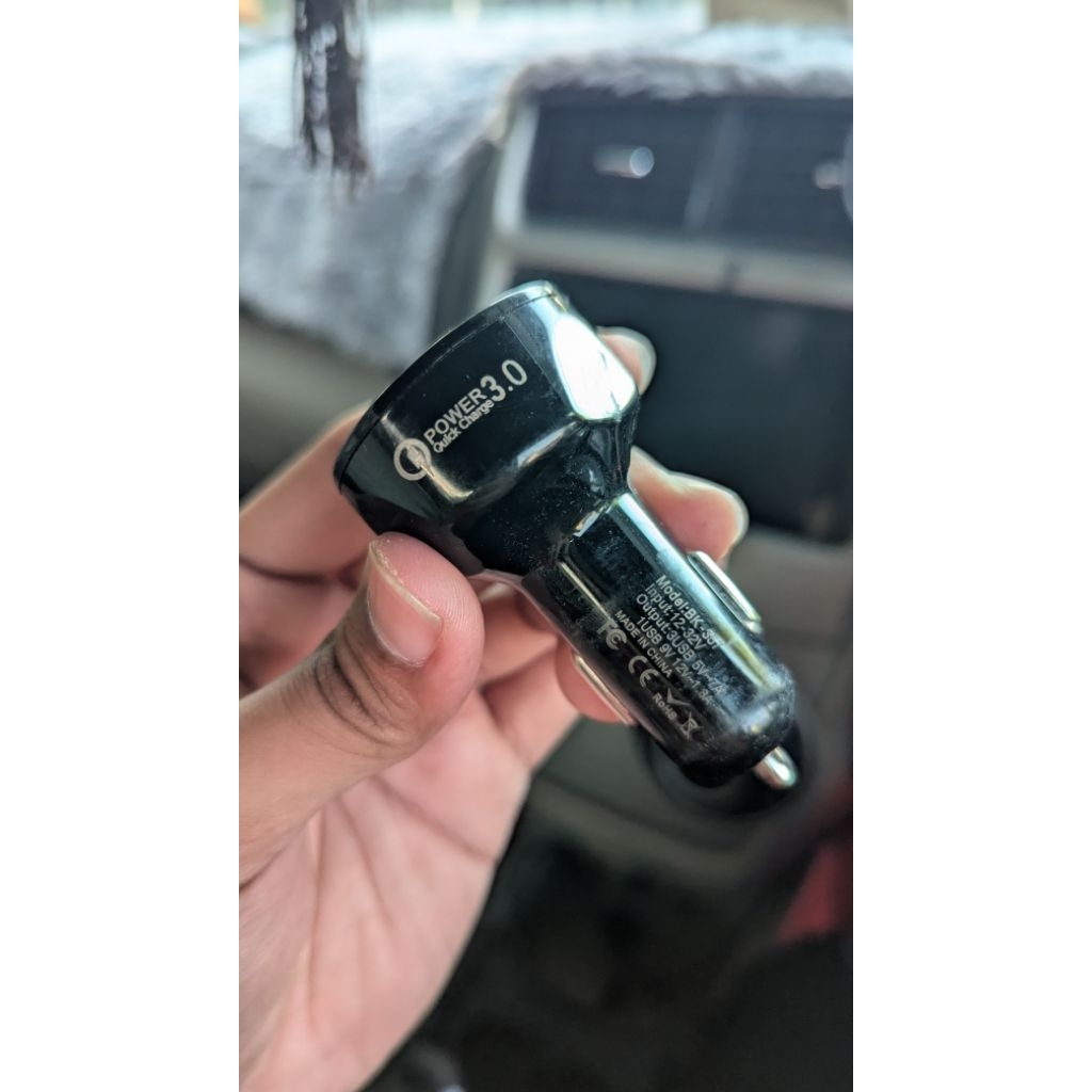 Charger mobil 3 port usb A + Holder HP mobil