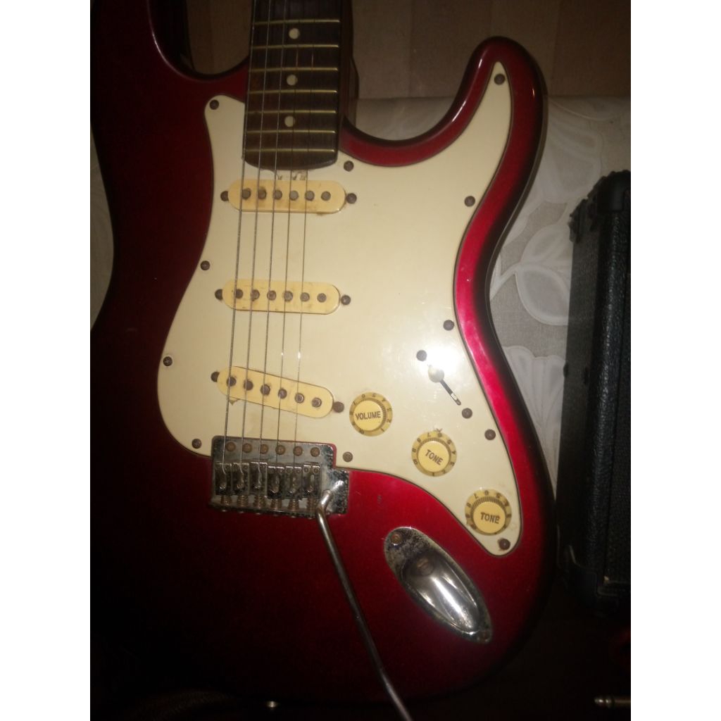 gitar listrik merk caraya dan ampli belcat second