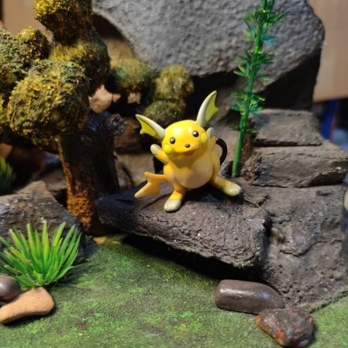 pokemon figure - raichu - Tomy