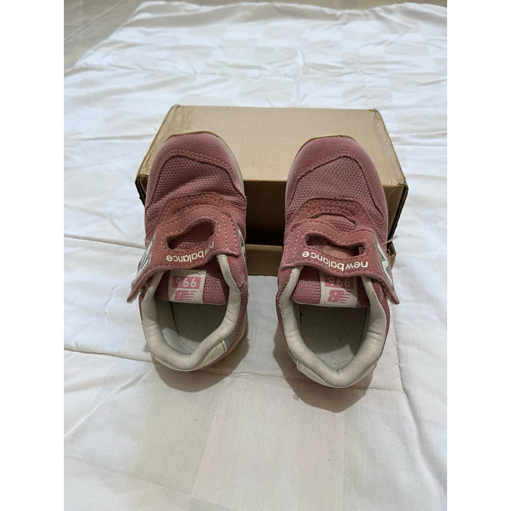 [PRELOVED] Sepatu Anak sneakers warna pink New Balance Original