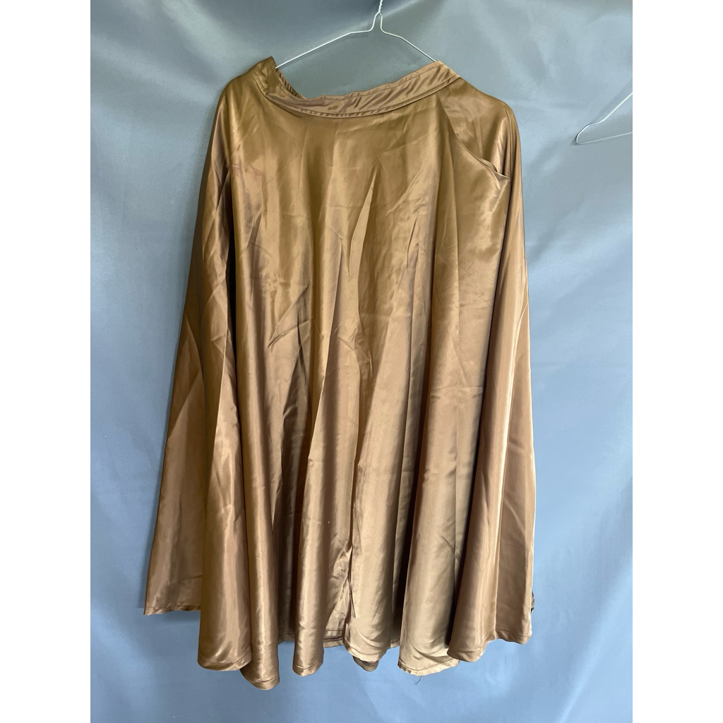 rok lebar satin (pl)