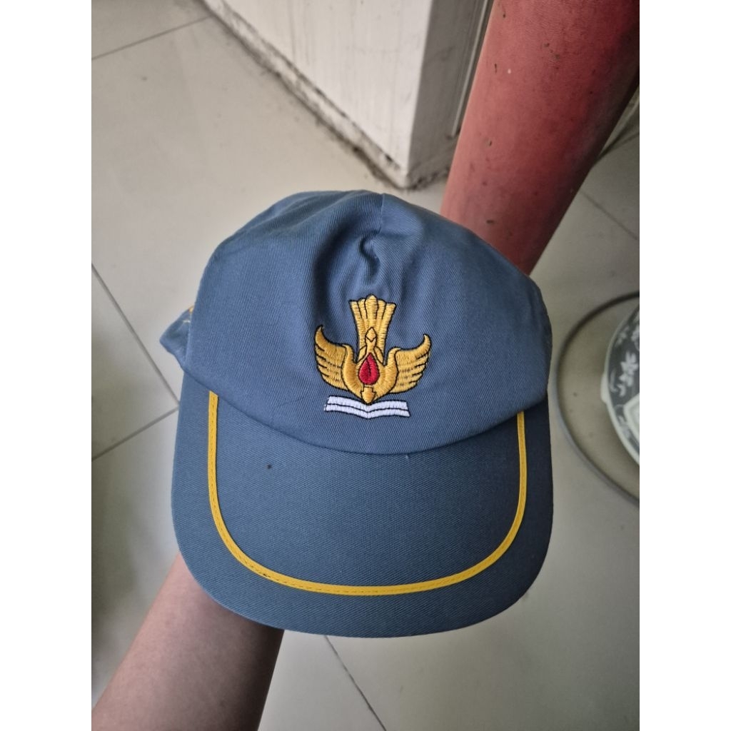 PRELOVED TOPIl Topi Abu Abu SMA Katolik St Louis 1 Surabaya Bekas