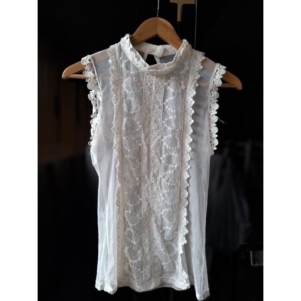 Atasan Kutung Renda Putih