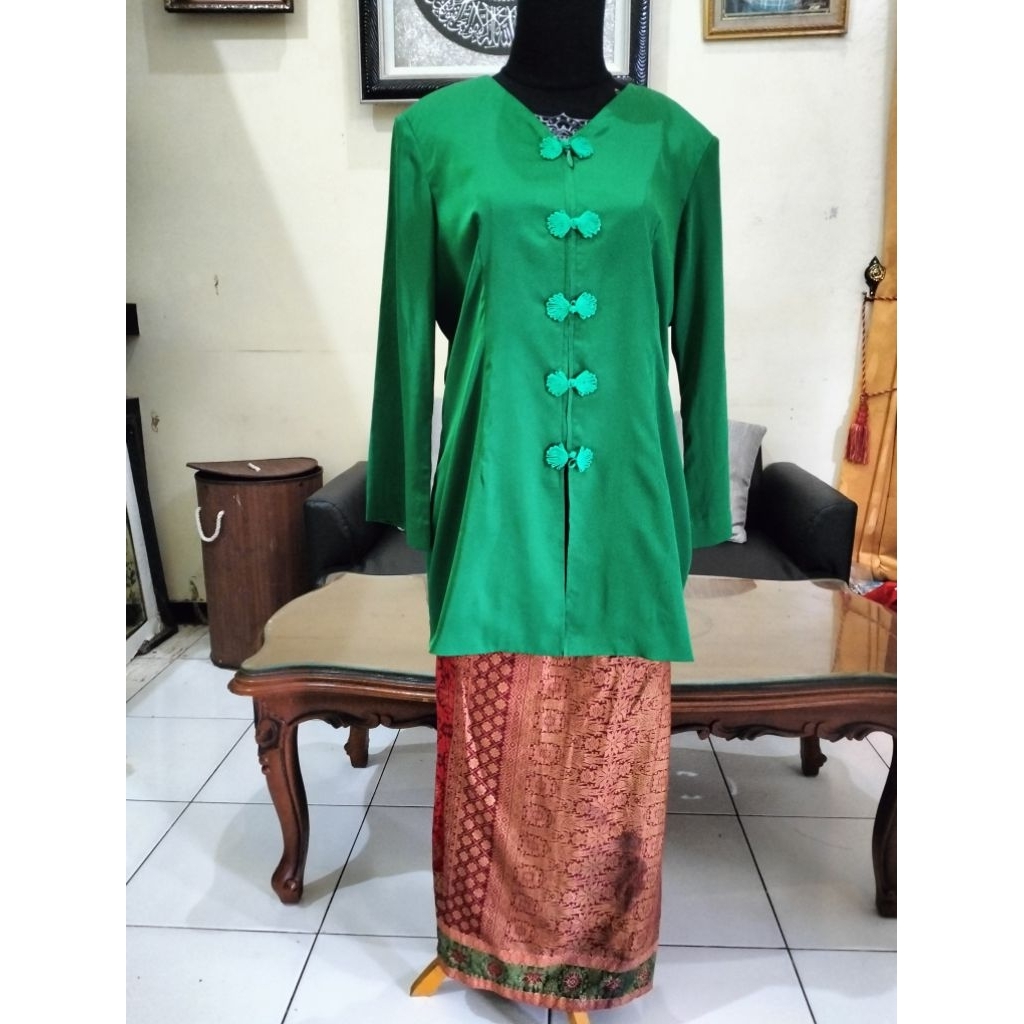 Setelan Kebaya dan Kain Rok Jadi