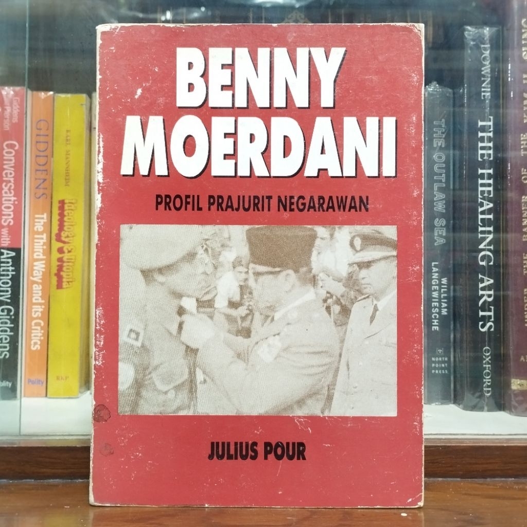 Benny Moerdani Profil Prajurit Negarawan - Julius Pour