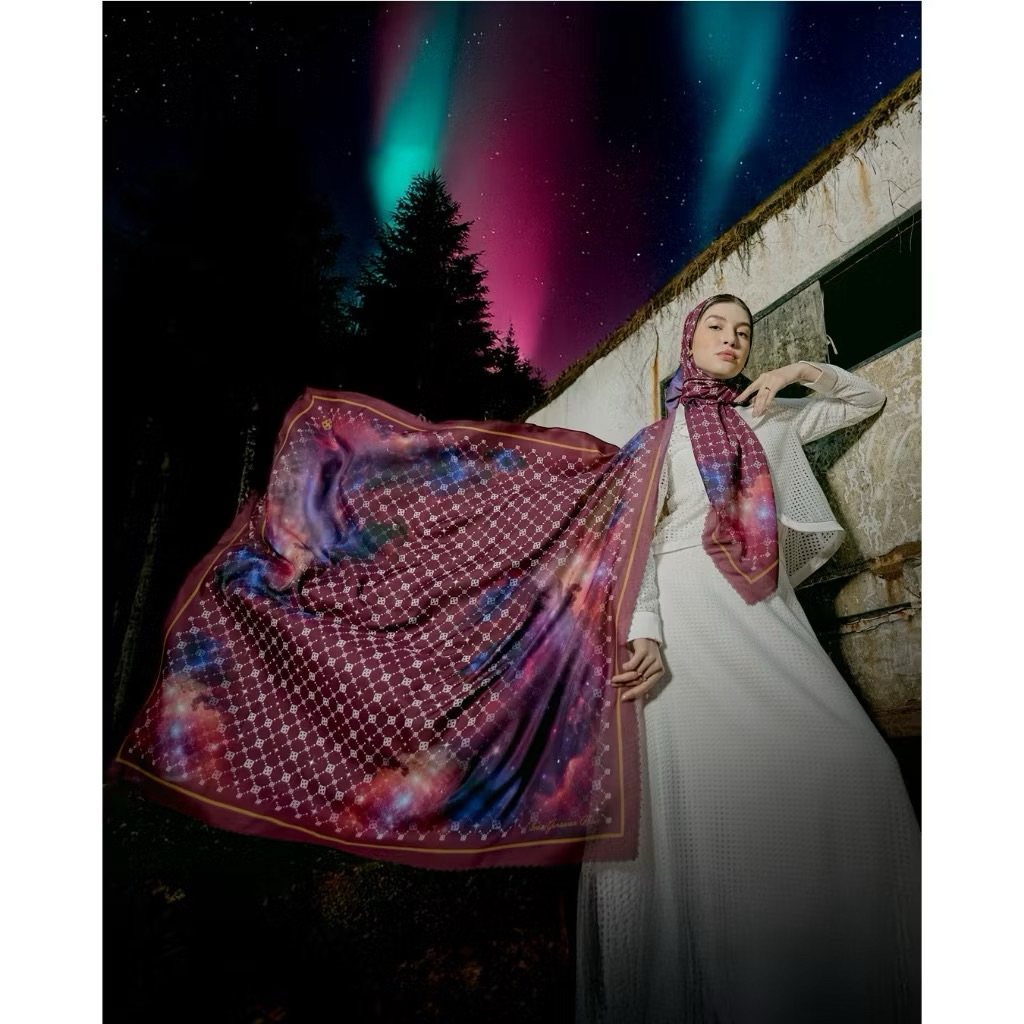 IVAN GUNAWAN PRIVE - Hijab Motif Supernova Scarf Jilbab Segi Empat ORIGINAL By IVAN GUNAWAN