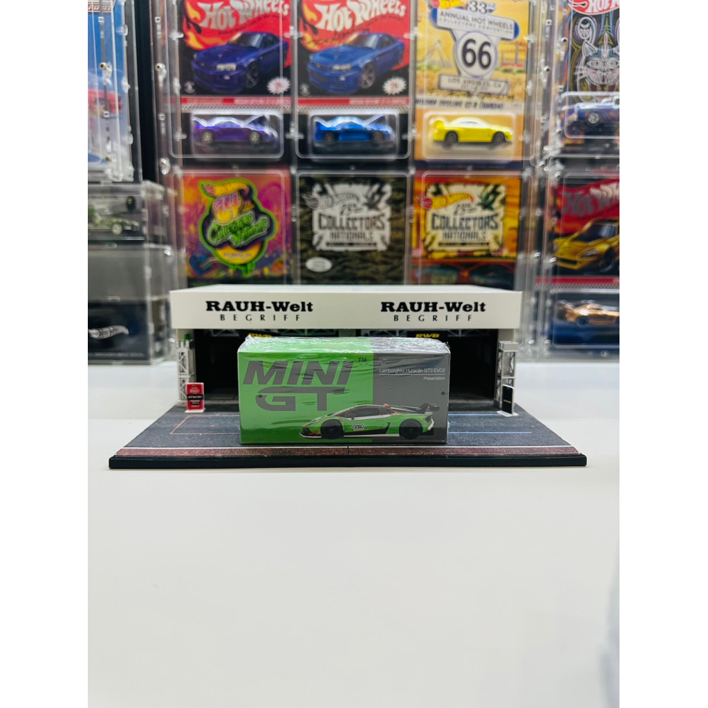 Mini GT No 687 Lamborghini Huracan GT3 EVO2 Presentation