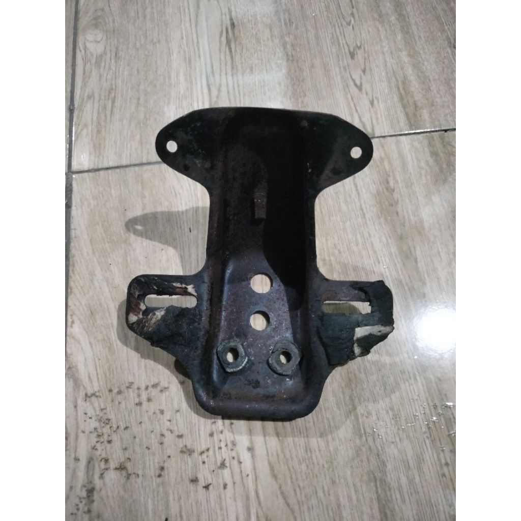 dudukan lampu belakang stoplamp cb100 k5 gl100 gl100 ori