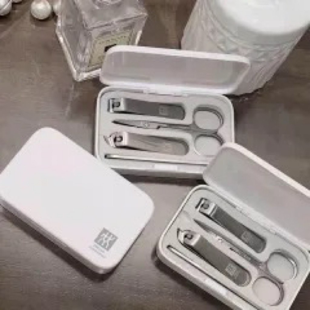 Zwilling nail clipper set set Stainless steel nail tongs four -piece Portable nail Family nail care 