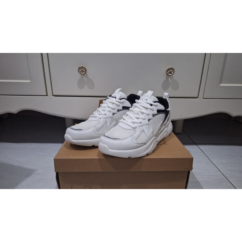 DIADORA size 41 - Sepatu DIA Nakamura (A/M) Original White
