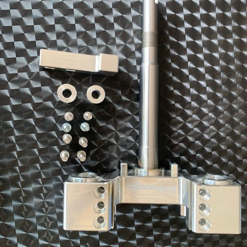 SEGITIGA STANG CNC / ALLOY CNC STEERING STEM Cardinals Racing - Y15ZR/Y16ZR/Mx King/Jupiter Mx & RS1