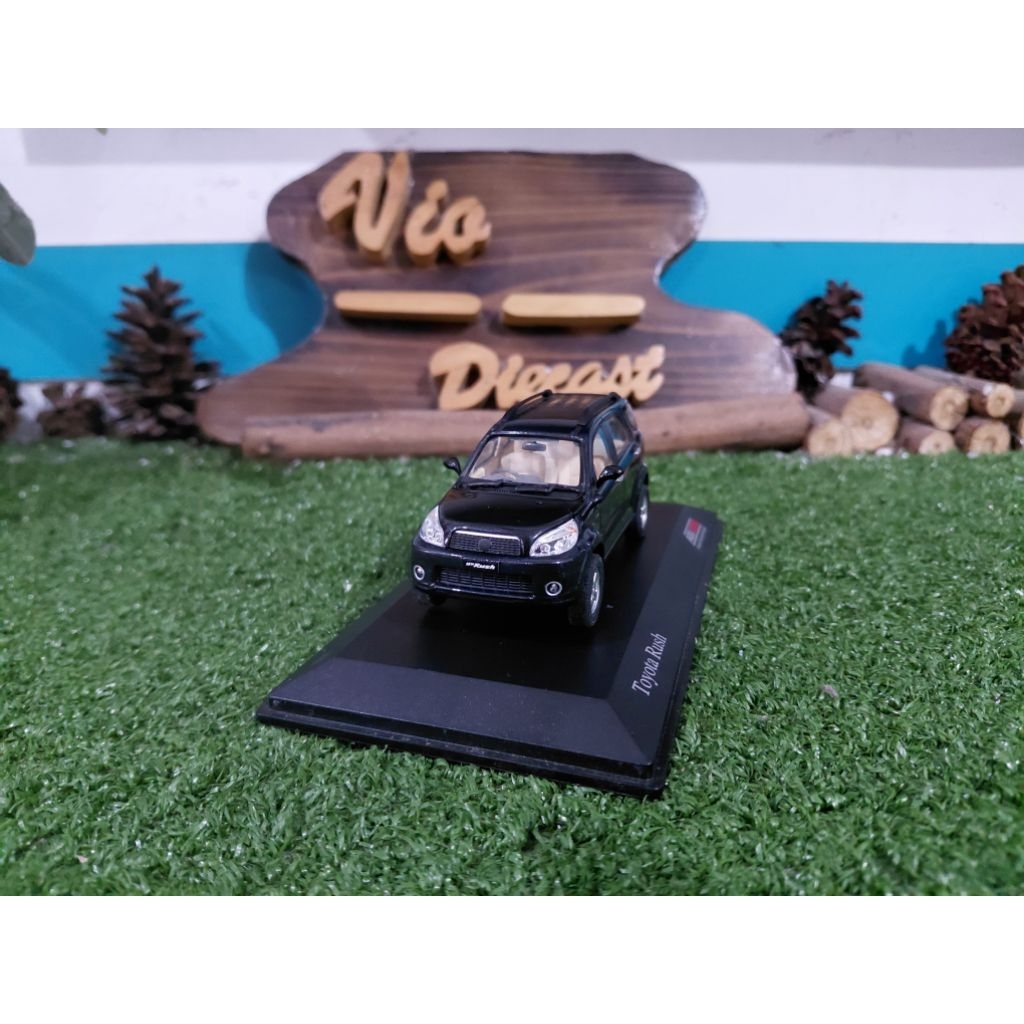 Diecast Miniatur Toyota Rush hitam skala 1:43