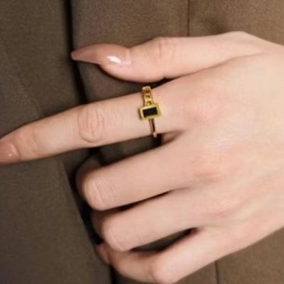 cincin titanium kotak