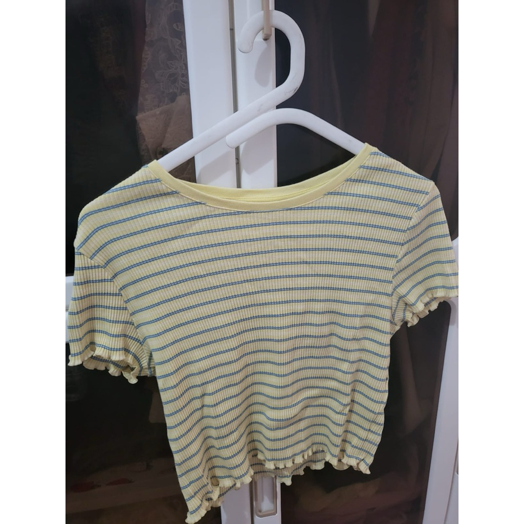 kaos kuning bergaris uniqlo