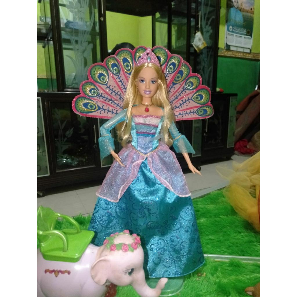 Barbie Rosella as the island princess elektrik on Jarang/Rare