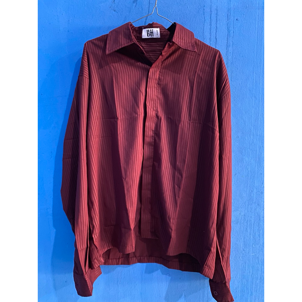 kemeja merah maroon