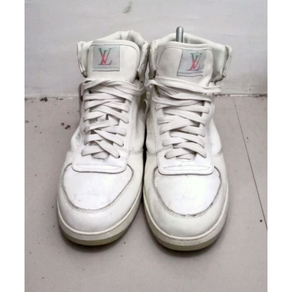 Sepatu Louis Vuitton second