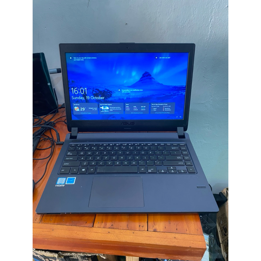 Asus pro p1440ua Core i5 gen 8 Ram 8gb