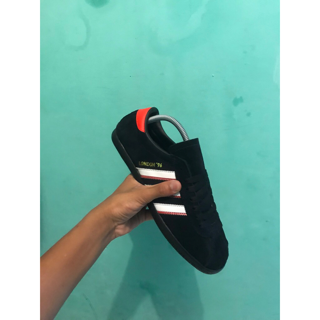 SEPATU SNEAKERS LONDON