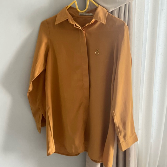 Preloved Jenna Kaia Buttonscarves Kanya Shirt Essential Collection