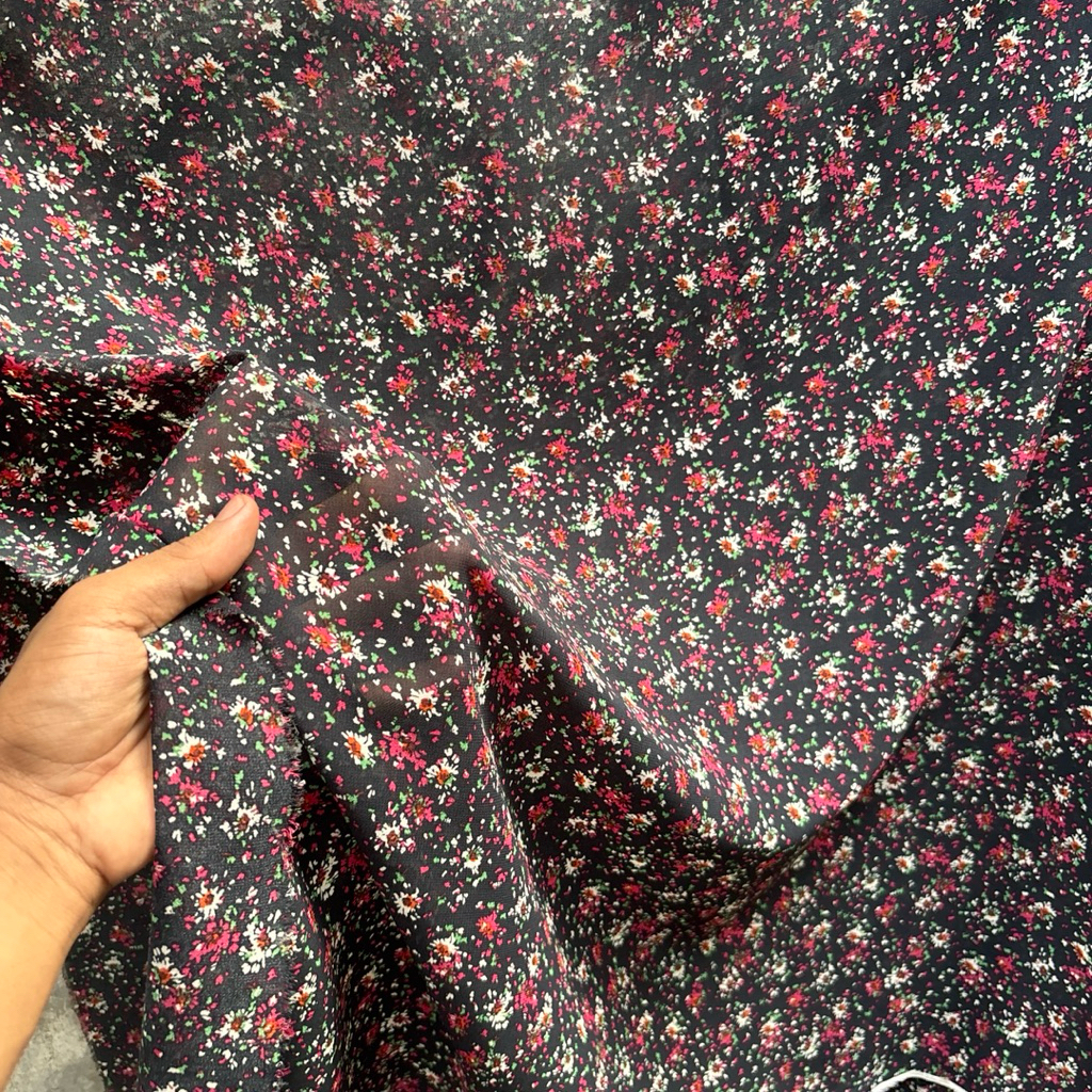 Kai Sifon Ceruty Yoryu Motif Bunga Mini hitam – Lembut, Adem, dan Elegan untuk Blouse, Dress, Gamis,