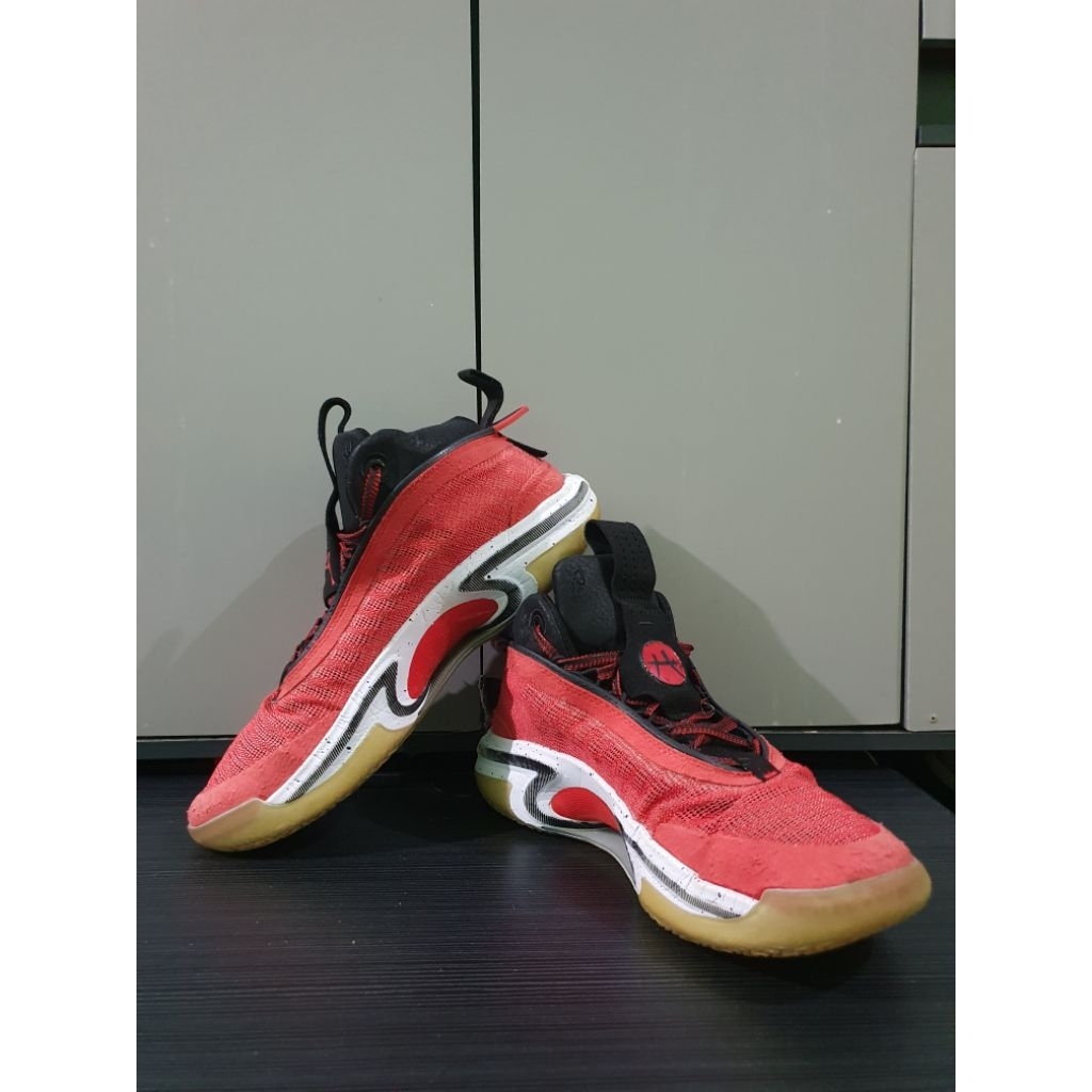 Sepatu Basket Second (Size 43)