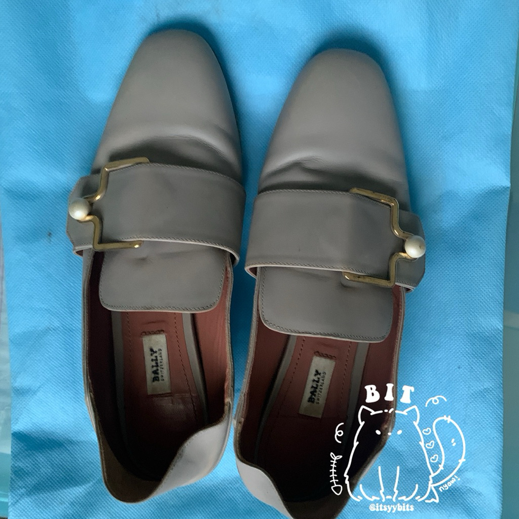 Preloved Grey Flat Shoes Bally