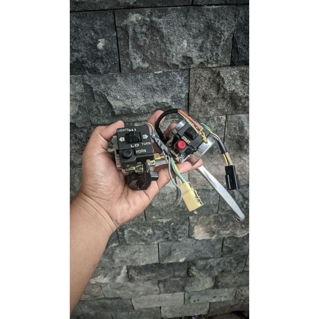 Holder saklar kanan kiri suzuki rc 100 deluxe/suzuki rc 80 original Baru
