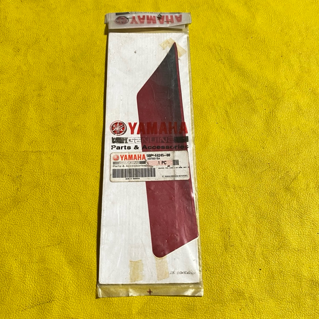 Striping stiker bagian tangki KANAN Yamaha Scorpio Z 2008 merah original YGP 5BP-F4245-00