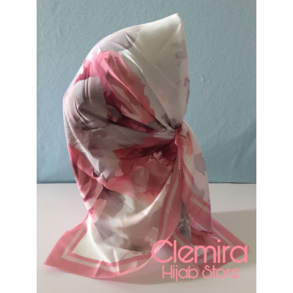 Hijab Motif Voal Bunga Pink (110 x 110)