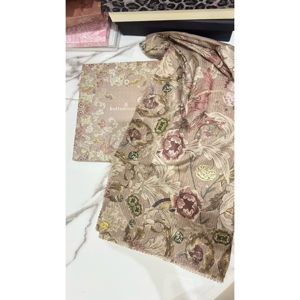 buttonscarves royal preloved