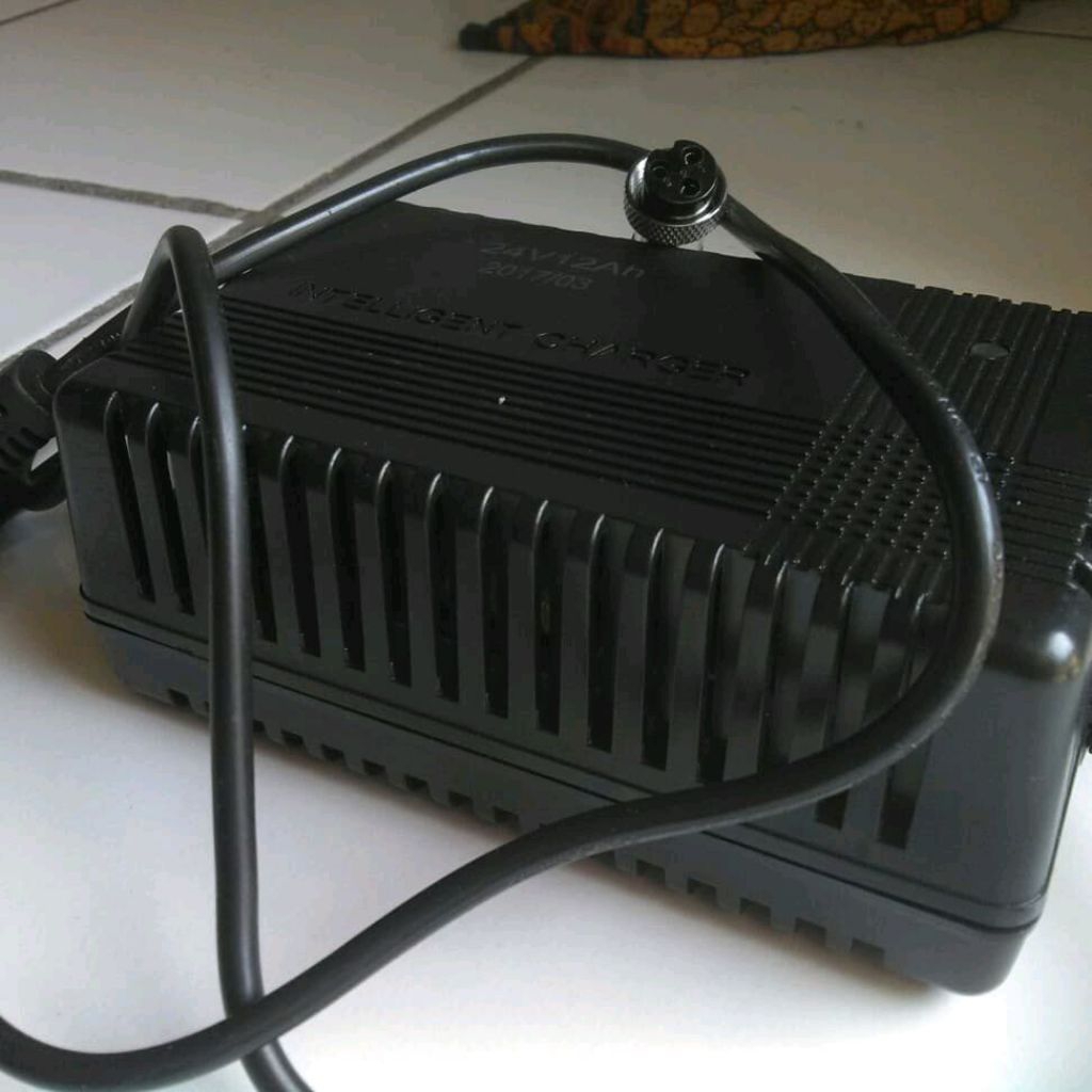 Charger sepeda listrik 24 Volt. 12 A