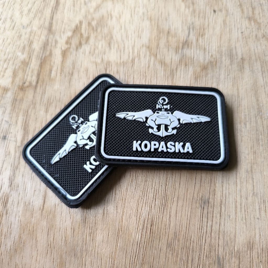 rubber patch logo kopaska list putih tempelan emblem aksesoris karet
