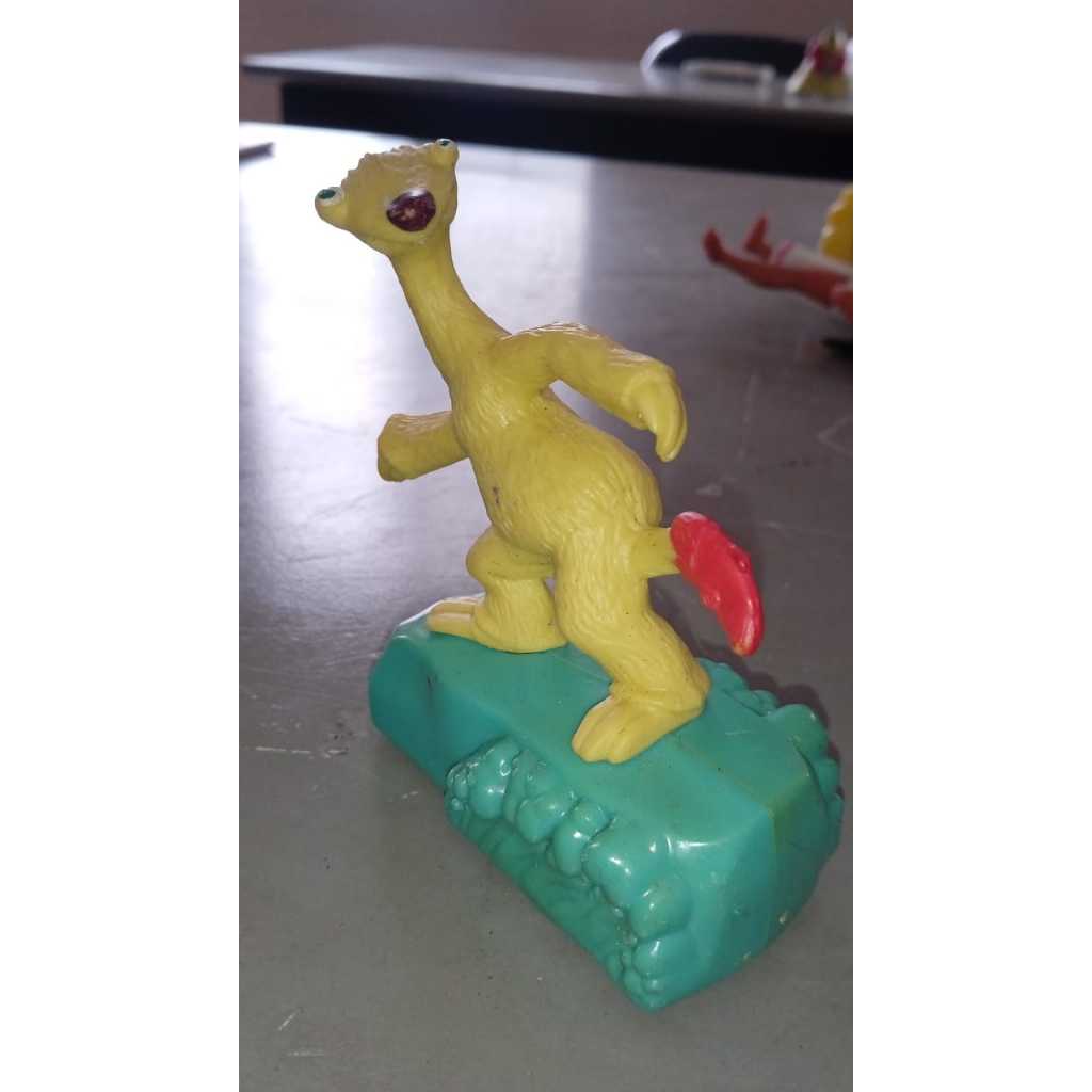 figur mainan happy meal mcdonalds ice age