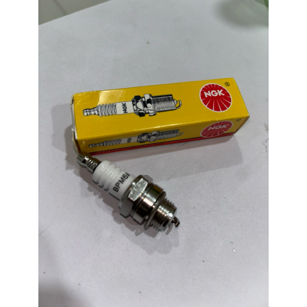Spark Plug Chainsaw / Brush Cutter NGK BPM6A / Busi Mesin Rumput NGK BPM6A