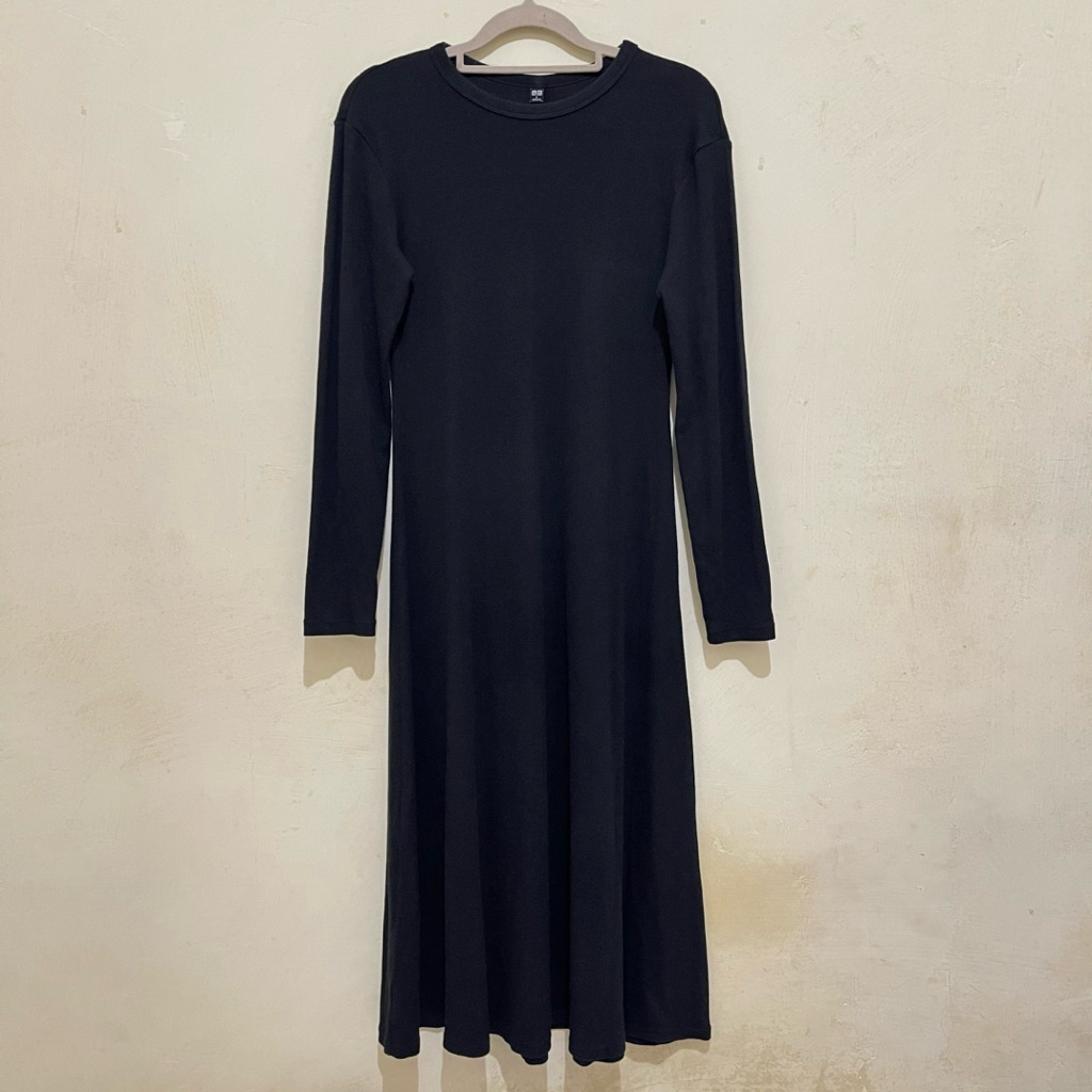 PRELOVED UNIQLO RIBBED LONG SLEEVE FLARE MIDI DRESS