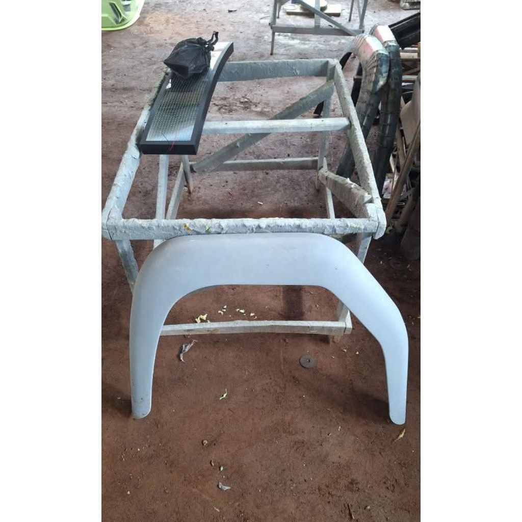 Slebor kabin depan truk ragasa