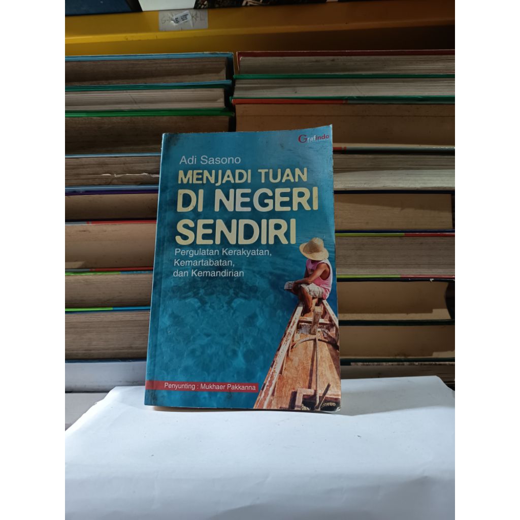 MENJADI TUAN DI NEGARA SENDIRI - ADI SASONO