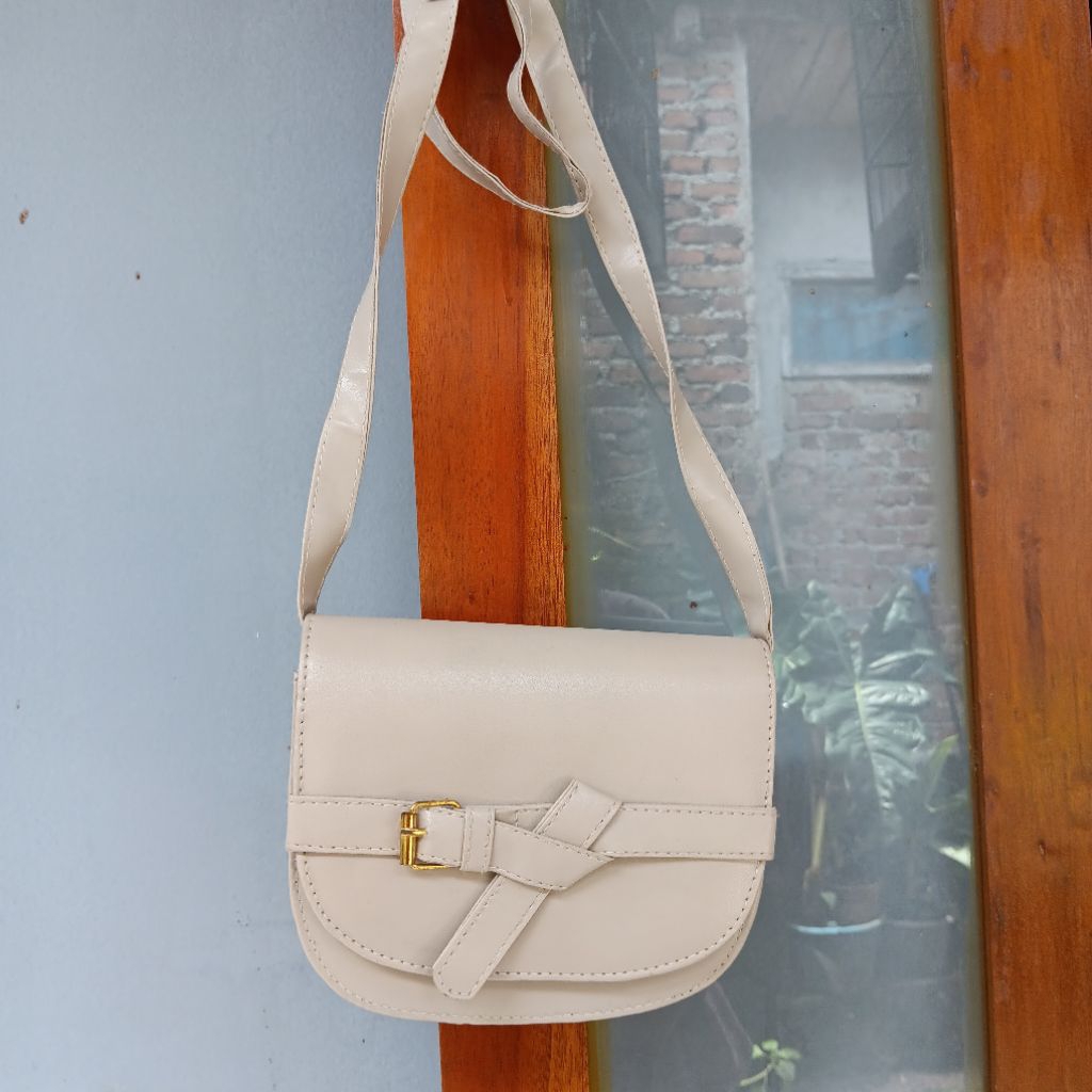 Preloved Sling Bag Wanita