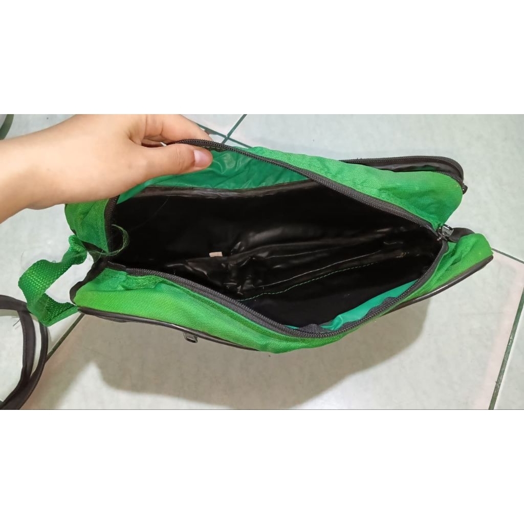 Preloved TAS SEPATU OLAHRAGA