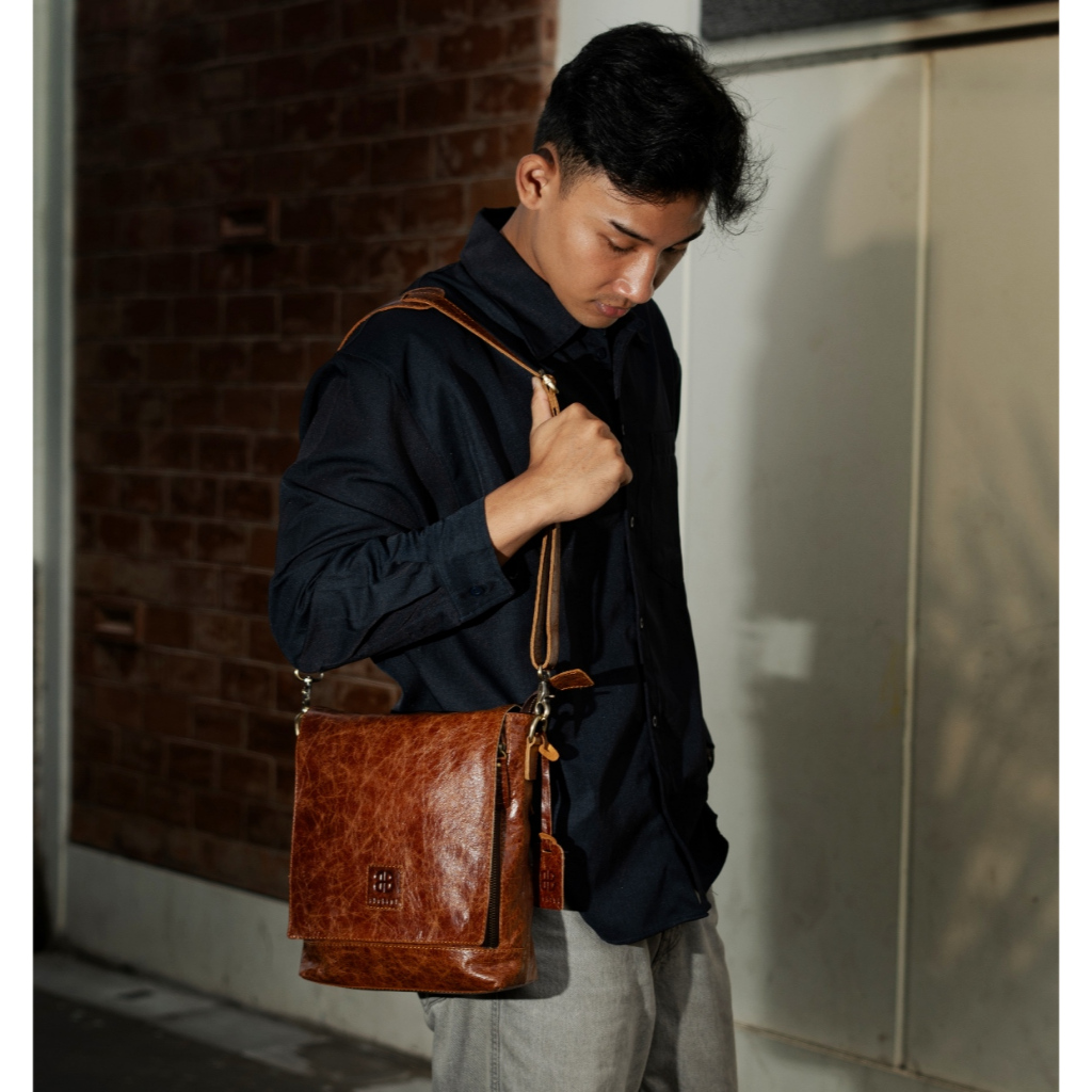 Tas Pria Kulit Asli Tas Selempang ABEKANI LEATHER Sling Bag LB007  100% Kulit Sapi Asli  Men Sling B