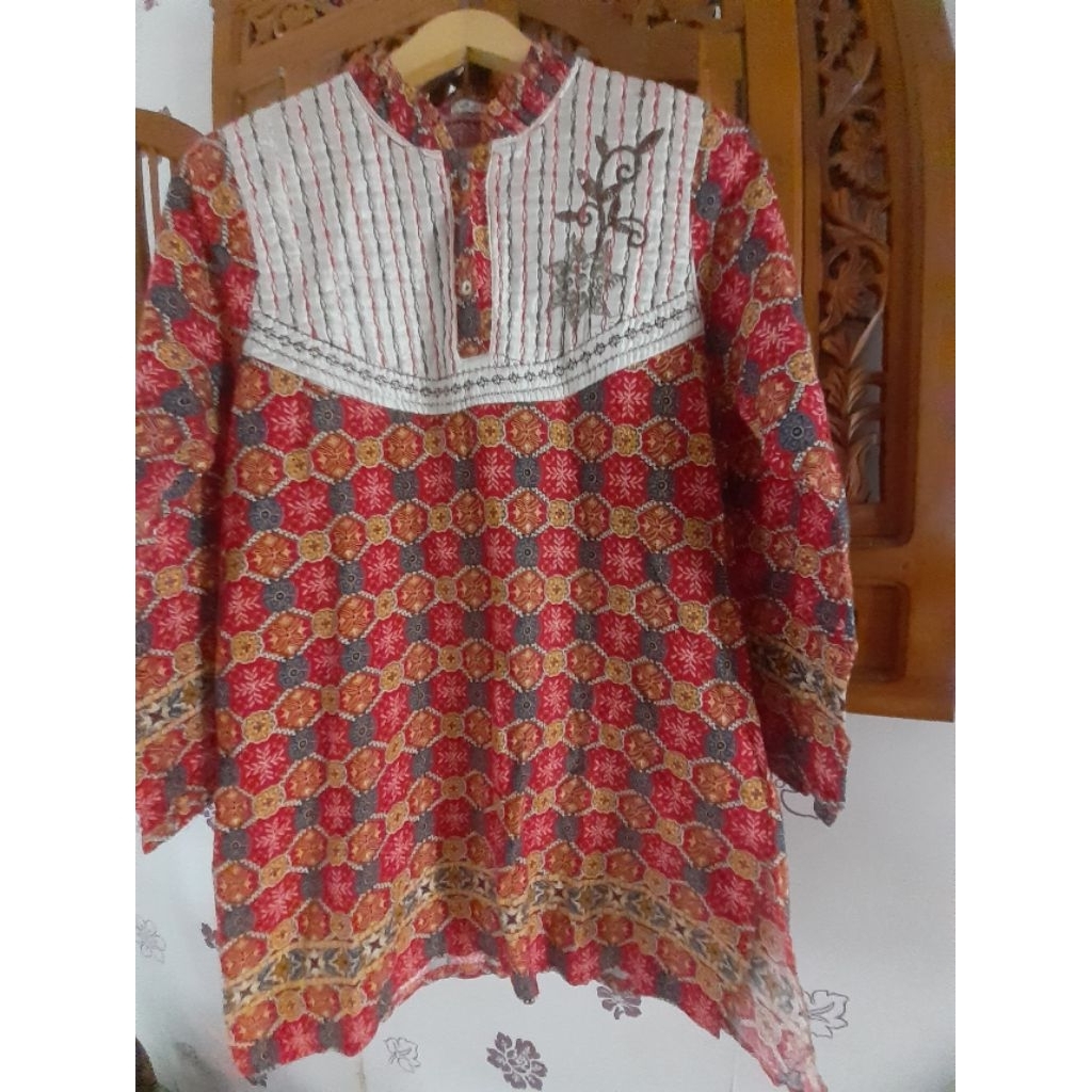 Baju Atasan Wanita Motif Bordir Preloved Second Branded ' ALNAF ' ( LD 100 P 80 )