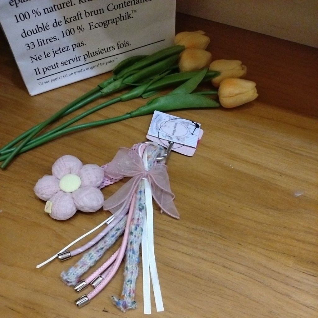 Gantungan tas bunga tali kain